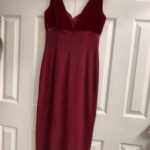 Niteline Elegant Burgundy Velvet evening Dress